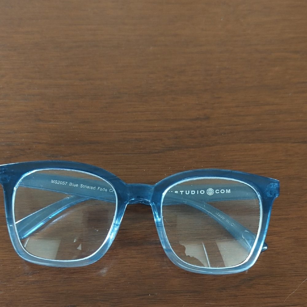 Max Studio Navy Eyewear